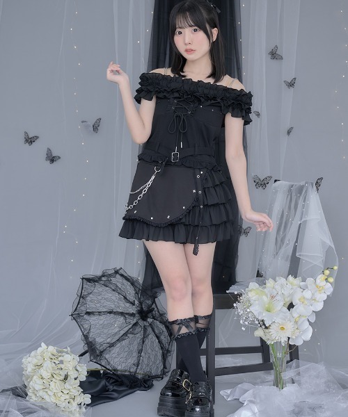 ililil(イルイルイル)の「『ililil/イルイルイル』【地雷ちゃんのあざとレースアップ2wayオフショルトップス】(Tシャツ/カットソー・レディース・ブラック・FREE)」の2枚目の写真