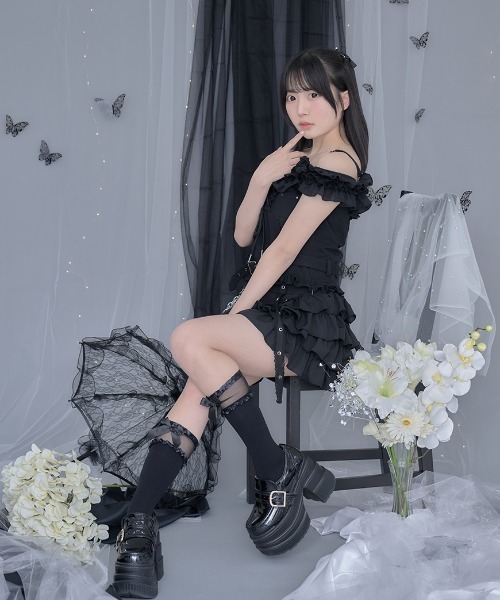 ililil(イルイルイル)の「『ililil/イルイルイル』【地雷ちゃんのあざとレースアップ2wayオフショルトップス】(Tシャツ/カットソー・レディース・ブラック・FREE)」の8枚目の写真