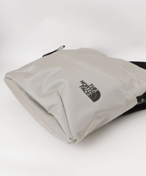 THE NORTH FACE（ザノースフェイス）の「ザ・ノースフェイス / ピレネーショルダーL NM82508（ショルダーバッグ・レディース・ブラック/グレー系その他/グレー系その他2・LARGE）」の5枚目の写真
