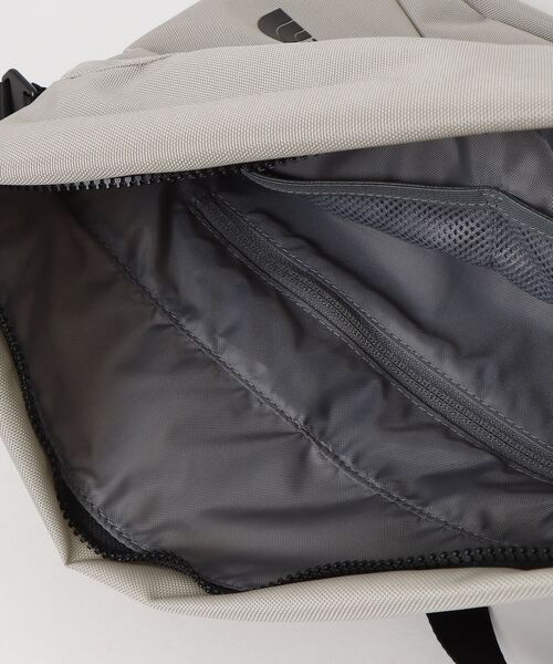 THE NORTH FACE（ザノースフェイス）の「ザ・ノースフェイス / ピレネーショルダーL NM82508（ショルダーバッグ・レディース・ブラック/グレー系その他/グレー系その他2・LARGE）」の6枚目の写真