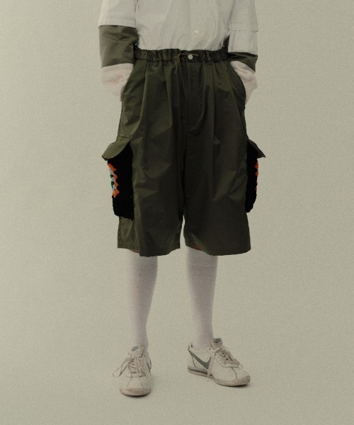 DISCOVERED（ディスカバード）の「DISCOVERED Name KAJIF NYLON CROCHET POCKET CARGO SHORTS（その他パンツ・メンズ・ブラック/カーキ・1/3）」の2枚目の写真