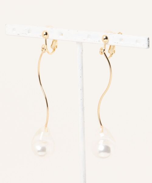 Andemiu（アンデミュウ）の「インドロップイヤリング584147（イヤリング・レディース・アイボリー/ホワイト系その他・FREE）」の5枚目の写真