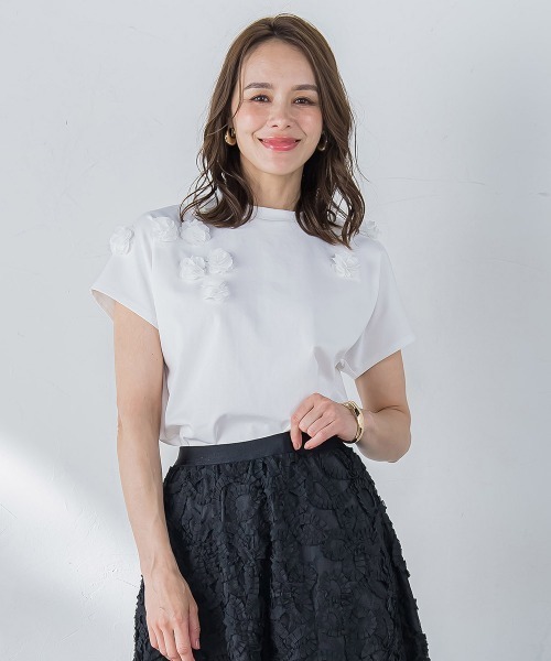 Viaggio Blu(ビアッジョブルー)の「フラワーモチーフカットソー≪手洗い可能≫(Tシャツ/カットソー・レディース・ホワイト/ブラック・M/S/L)」の14枚目の写真