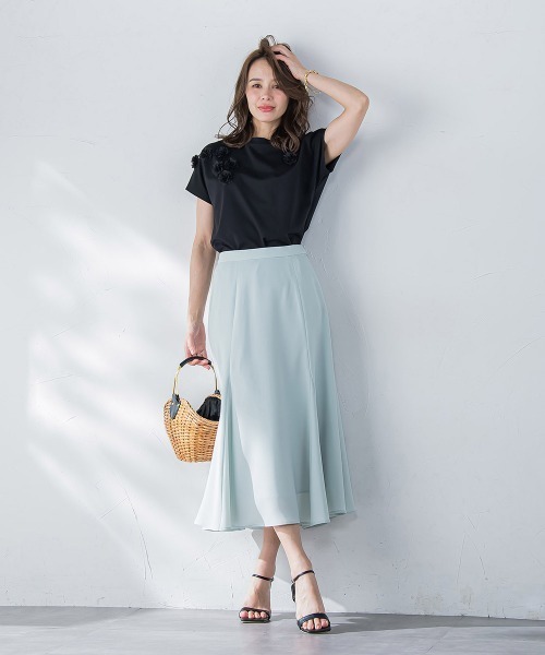 Viaggio Blu(ビアッジョブルー)の「フラワーモチーフカットソー≪手洗い可能≫(Tシャツ/カットソー・レディース・ホワイト/ブラック・M/S/L)」の4枚目の写真