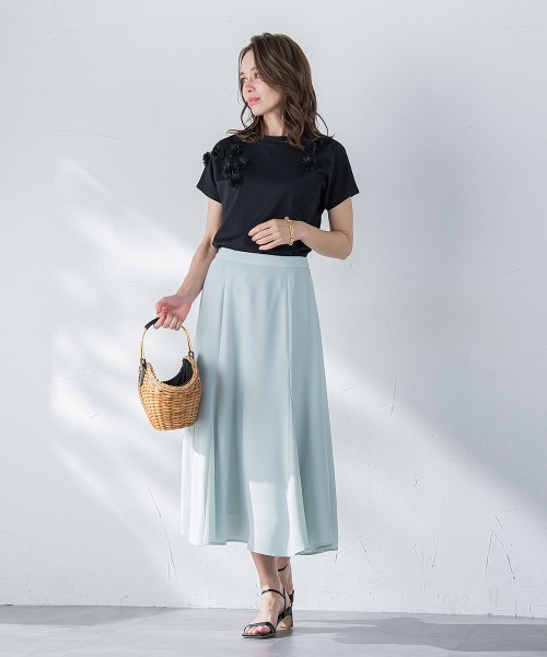 Viaggio Blu(ビアッジョブルー)の「フラワーモチーフカットソー≪手洗い可能≫(Tシャツ/カットソー・レディース・ホワイト/ブラック・M/S/L)」の5枚目の写真