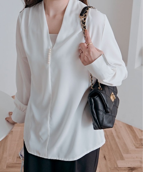 kirakiraShop(キラキラショップ)の「パール Vネック ブラウス(シャツ/ブラウス・レディース・モカ/ベージュ/ピンクベージュ/オフホワイト/ブルー・M/L)」の12枚目の写真