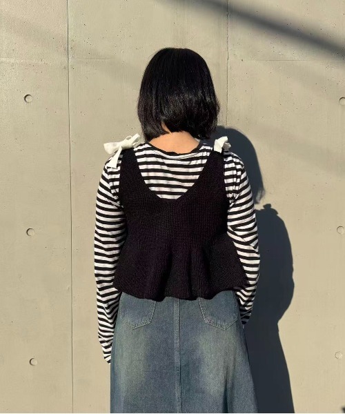 WEGO（ウィゴー）の「26SSレイヤードショルダーリボンフリルニットビスチェ（ベスト・レディース・アイボリー/ブラウン/グレー/ブラック・FREE）」の10枚目の写真