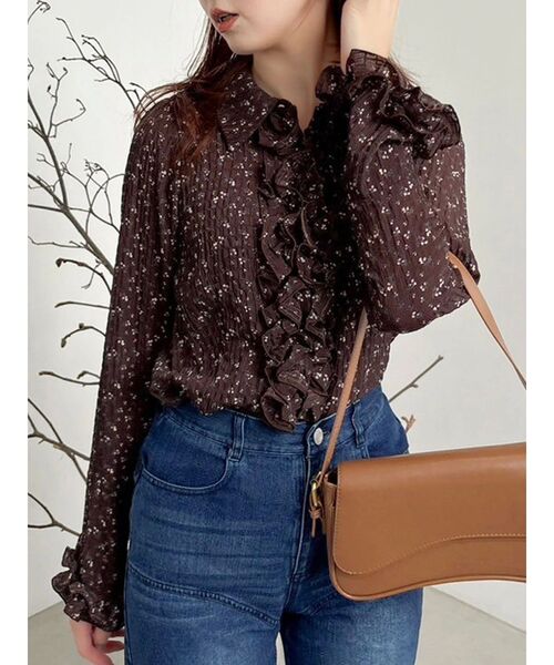 dazzlin（ダズリン）の「シュリンクフラワーショートシャツ（シャツ/ブラウス・レディース・オフホワイト/ブラウン/アイボリー/ブラック・FREE）」の4枚目の写真