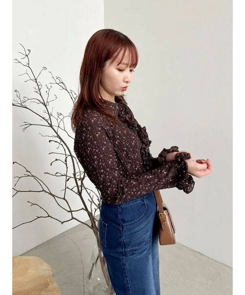 dazzlin（ダズリン）の「シュリンクフラワーショートシャツ（シャツ/ブラウス・レディース・オフホワイト/ブラウン/アイボリー/ブラック・FREE）」の19枚目の写真