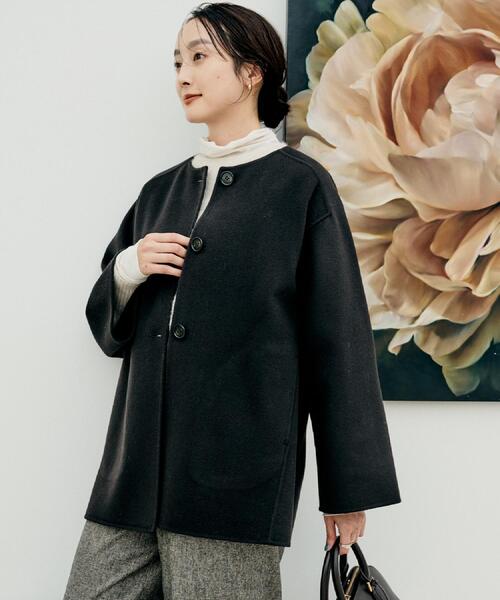 UNTITLED（アンタイトル）の「【ミディ丈/軽やか】セミラグランリバー コート（ノーカラーコート・レディース・ナチュラル/グレー/ブラウン系その他/サックスブルー/チャコールグレー・04/03/00/01/02/44/48）」の15枚目の写真