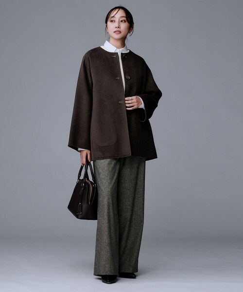 UNTITLED（アンタイトル）の「【ミディ丈/軽やか】セミラグランリバー コート（ノーカラーコート・レディース・ナチュラル/グレー/ブラウン系その他/サックスブルー/チャコールグレー・04/03/00/01/02/44/48）」の18枚目の写真