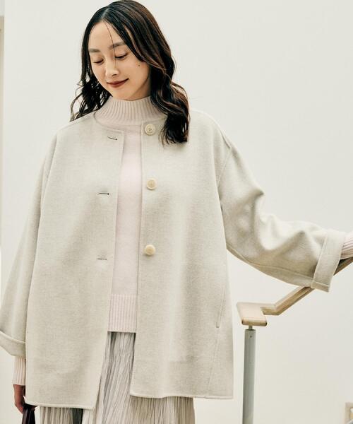 UNTITLED（アンタイトル）の「【ミディ丈/軽やか】セミラグランリバー コート（ノーカラーコート・レディース・ナチュラル/グレー/ブラウン系その他/サックスブルー/チャコールグレー・04/03/00/01/02/44/48）」の21枚目の写真