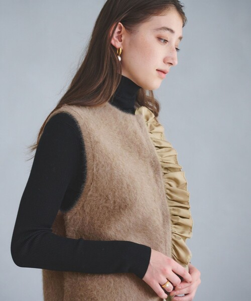 UNITED ARROWS（ユナイテッドアローズ）の「フォックスカシミヤ フリルコンビ ベスト（ベスト・レディース・ダークグレー/モカ/ネイビー・FREE）」の9枚目の写真