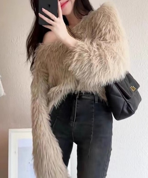 Ritzy(リッツィー)の「ショート丈 フェイクファー オフショルダー トップス(その他トップス・レディース・ブラック/ベージュ/モカ/パープル・FREE)」の3枚目の写真