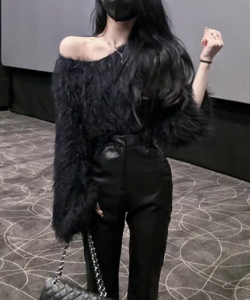 Ritzy(リッツィー)の「ショート丈 フェイクファー オフショルダー トップス(その他トップス・レディース・ブラック/ベージュ/モカ/パープル・FREE)」の1枚目の写真