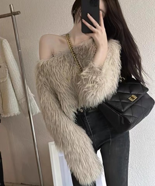 Ritzy(リッツィー)の「ショート丈 フェイクファー オフショルダー トップス(その他トップス・レディース・ブラック/ベージュ/モカ/パープル・FREE)」の6枚目の写真