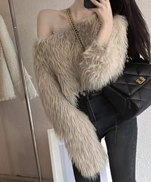 Ritzy(リッツィー)の「ショート丈 フェイクファー オフショルダー トップス(その他トップス・レディース・ブラック/ベージュ/モカ/パープル・FREE)」の8枚目の写真
