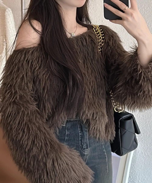 Ritzy(リッツィー)の「ショート丈 フェイクファー オフショルダー トップス(その他トップス・レディース・ブラック/ベージュ/モカ/パープル・FREE)」の10枚目の写真
