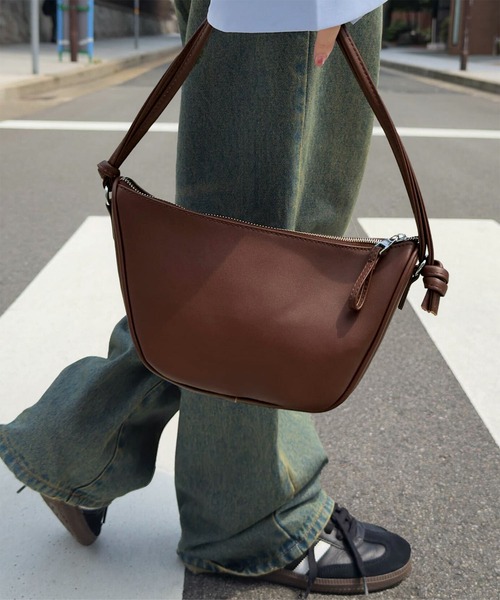 KOBE LETTUCE(コウベレタス)の「ダブルハンドルショルダーバッグ(ショルダーバッグ・レディース・ライトベージュ/ブラック/ブラウン/レッド/グレー・F)」の3枚目の写真