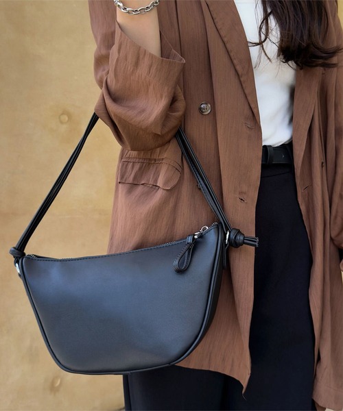 KOBE LETTUCE(コウベレタス)の「ダブルハンドルショルダーバッグ(ショルダーバッグ・レディース・ライトベージュ/ブラック/ブラウン/レッド/グレー・F)」の6枚目の写真