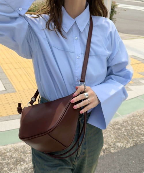 KOBE LETTUCE(コウベレタス)の「ダブルハンドルショルダーバッグ(ショルダーバッグ・レディース・ライトベージュ/ブラック/ブラウン/レッド/グレー・F)」の11枚目の写真