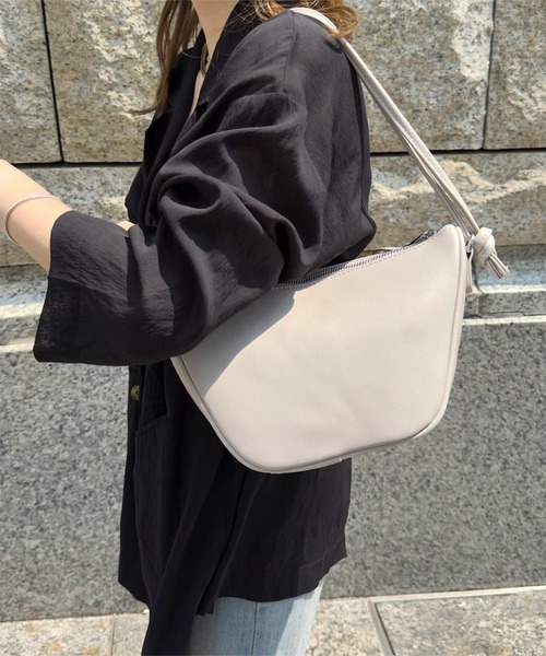 KOBE LETTUCE(コウベレタス)の「ダブルハンドルショルダーバッグ(ショルダーバッグ・レディース・ライトベージュ/ブラック/ブラウン/レッド/グレー・F)」の15枚目の写真