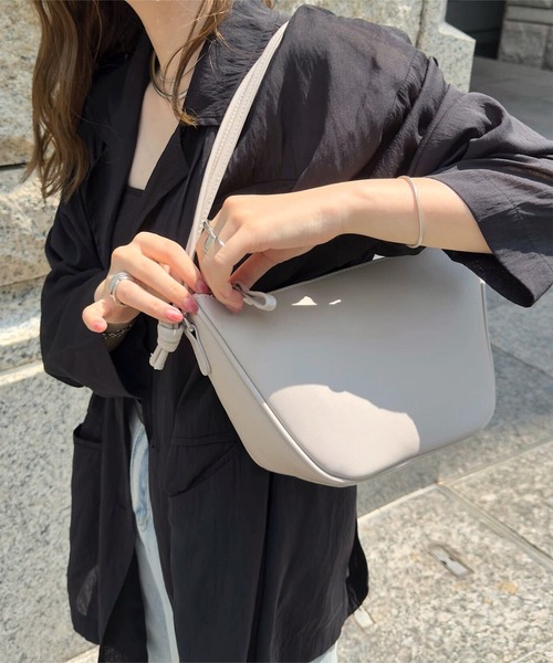 KOBE LETTUCE(コウベレタス)の「ダブルハンドルショルダーバッグ(ショルダーバッグ・レディース・ライトベージュ/ブラック/ブラウン/レッド/グレー・F)」の16枚目の写真