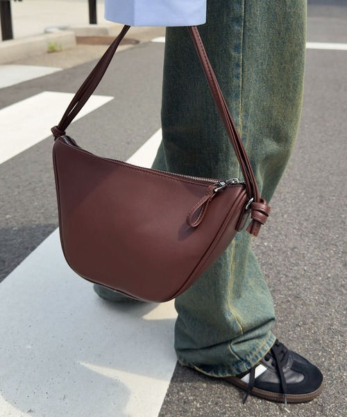 KOBE LETTUCE(コウベレタス)の「ダブルハンドルショルダーバッグ(ショルダーバッグ・レディース・ライトベージュ/ブラック/ブラウン/レッド/グレー・F)」の14枚目の写真