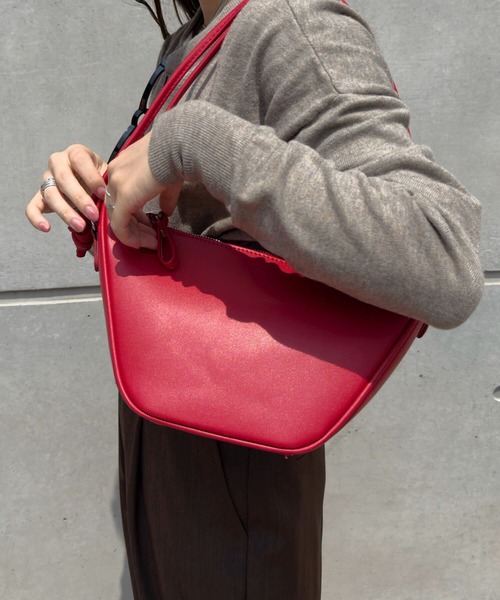 KOBE LETTUCE(コウベレタス)の「ダブルハンドルショルダーバッグ(ショルダーバッグ・レディース・ライトベージュ/ブラック/ブラウン/レッド/グレー・F)」の21枚目の写真