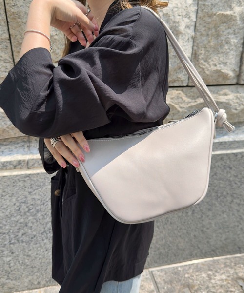 KOBE LETTUCE(コウベレタス)の「ダブルハンドルショルダーバッグ(ショルダーバッグ・レディース・ライトベージュ/ブラック/ブラウン/レッド/グレー・F)」の18枚目の写真