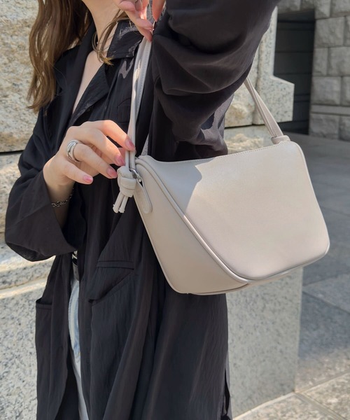 KOBE LETTUCE(コウベレタス)の「ダブルハンドルショルダーバッグ(ショルダーバッグ・レディース・ライトベージュ/ブラック/ブラウン/レッド/グレー・F)」の19枚目の写真