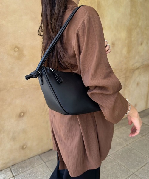 KOBE LETTUCE(コウベレタス)の「ダブルハンドルショルダーバッグ(ショルダーバッグ・レディース・ライトベージュ/ブラック/ブラウン/レッド/グレー・F)」の7枚目の写真