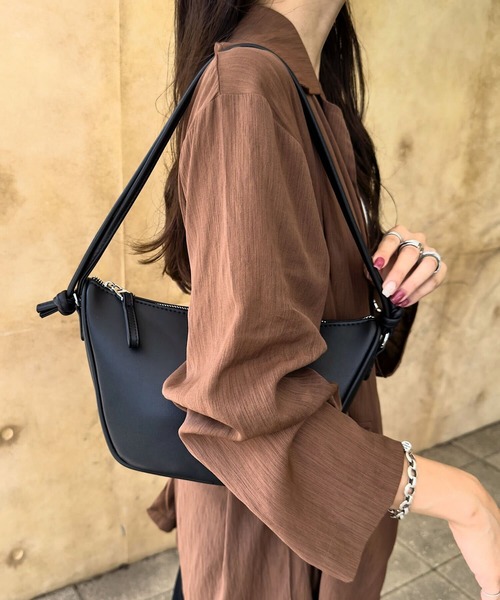 KOBE LETTUCE(コウベレタス)の「ダブルハンドルショルダーバッグ(ショルダーバッグ・レディース・ライトベージュ/ブラック/ブラウン/レッド/グレー・F)」の9枚目の写真