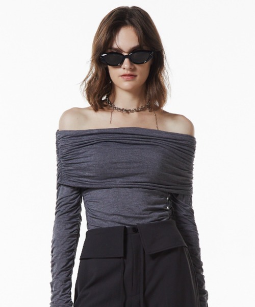 JOSE MOON（ジョゼムーン）の「GATHER OFFSHOULDER LONG TOPS/ギャザーオフショルダーロングトップス（Tシャツ/カットソー・レディース・ホワイト/ブラウン/ブラック/グレー・FREE）」の6枚目の写真