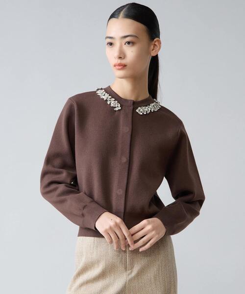 Tiara（ティアラ）の「ビジューネックカーディガン（カーディガン/ボレロ・レディース・ブラック/ブラウン・FREE）」の3枚目の写真