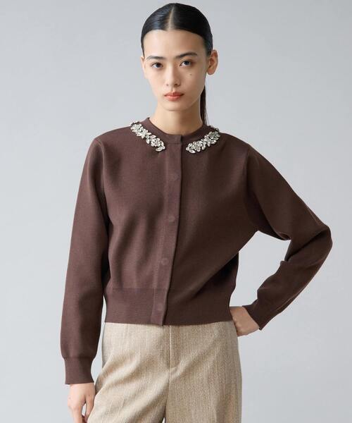 Tiara（ティアラ）の「ビジューネックカーディガン（カーディガン/ボレロ・レディース・ブラック/ブラウン・FREE）」の4枚目の写真