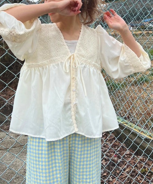 Flugge(フラッジー)の「フラワーリボンブラウス(シャツ/ブラウス・レディース・ベージュ・FREE)」の5枚目の写真