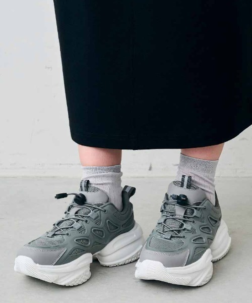 Live in comfort(リブインコンフォート)の「リブ イン コンフォート ひもがほどけるストレスからの解放! 履き心地抜群な ドロストスニーカー(スニーカー・レディース・グレー/ブラック・LL/L/M)」の1枚目の写真