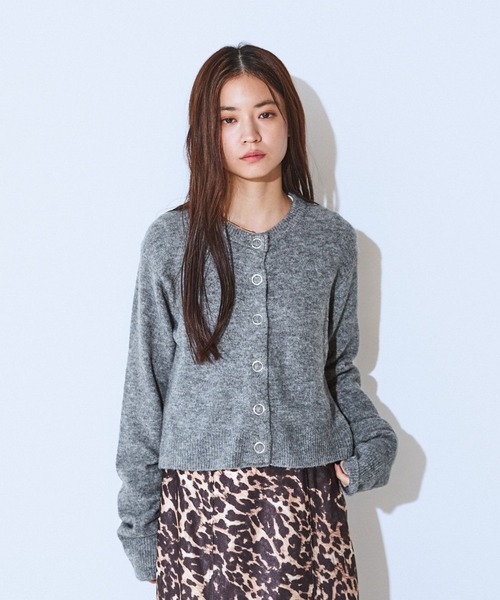 JEANASIS（ジーナシス）の「リングスナップボタンショートニットカーディガン/603768（カーディガン/ボレロ・レディース・グレー/ネイビー/レッド/グリーン・FREE）」の2枚目の写真