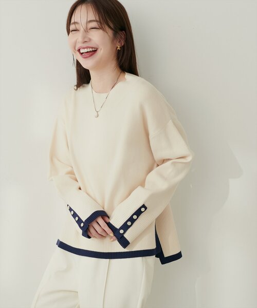 natural couture（ナチュラルクチュール）の「スタンドネック袖口釦ゆるニット（ニット/セーター・レディース・ホワイト系その他/ピンク/イエロー/ブラック/サックスブルー/アイボリー/オレンジ/ミント/ネイビー/ピンク系その他・FREE）」の3枚目の写真