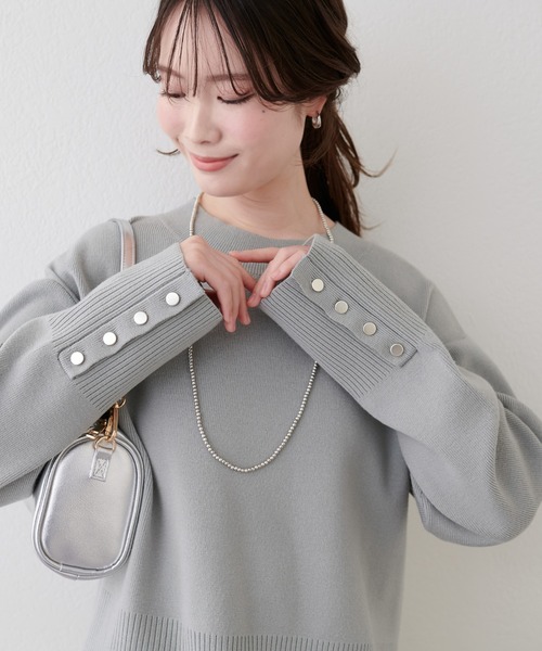 natural couture（ナチュラルクチュール）の「スタンドネック袖口釦ゆるニット（ニット/セーター・レディース・ホワイト系その他/ピンク/イエロー/ブラック/サックスブルー/アイボリー/オレンジ/ミント/ネイビー/ピンク系その他・FREE）」の5枚目の写真