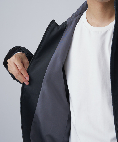 B.C STOCK（ベーセーストック）の「ハイドロシールド テックパーカー（マウンテンパーカー・メンズ・チャコールグレー/ブラック/アイボリー・MEDIUM/LARGE）」の4枚目の写真