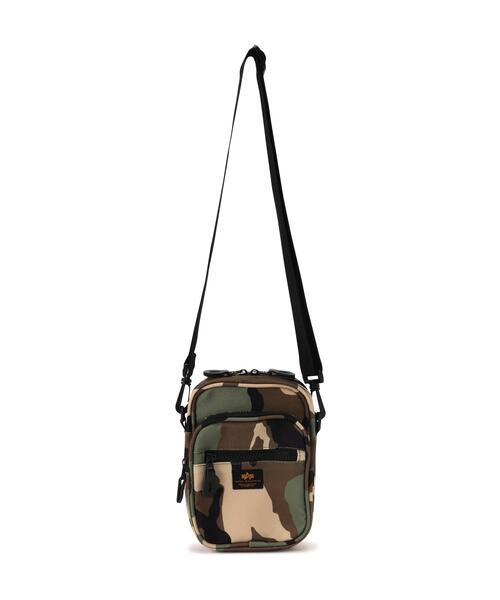 Alpha Industries(アルファインダストリーズ)の「Alpha Industries/アルファインダストリーズ/Label Messenger Bag S/ラベル メッセンジャー バッグ(ショルダーバッグ・メンズ・その他2/ブラック・F)」の2枚目の写真