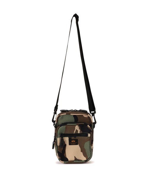 Alpha Industries（アルファインダストリーズ）の「Alpha Industries/アルファインダストリーズ/Label Messenger Bag S/ラベル メッセンジャー バッグ（ショルダーバッグ・メンズ・その他2/ブラック・F）」の2枚目の写真