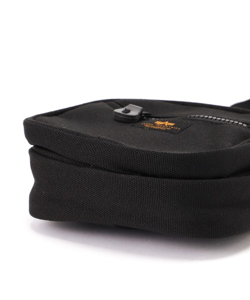 Alpha Industries（アルファインダストリーズ）の「Alpha Industries/アルファインダストリーズ/Label Messenger Bag S/ラベル メッセンジャー バッグ（ショルダーバッグ・メンズ・その他2/ブラック・F）」の8枚目の写真