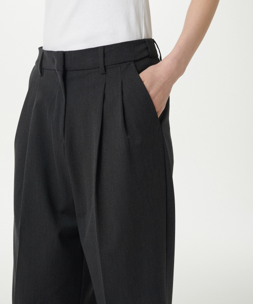 MUSINSA STANDARD WOMAN（ムシンサスタンダードウーマン）の「ウィメンズライトウェイトハイウエストワイドヒドゥンバンディングスラックス[チャコールグレー]（スラックス・レディース・その他・30/24/25/26/27/28/29/31）」の4枚目の写真