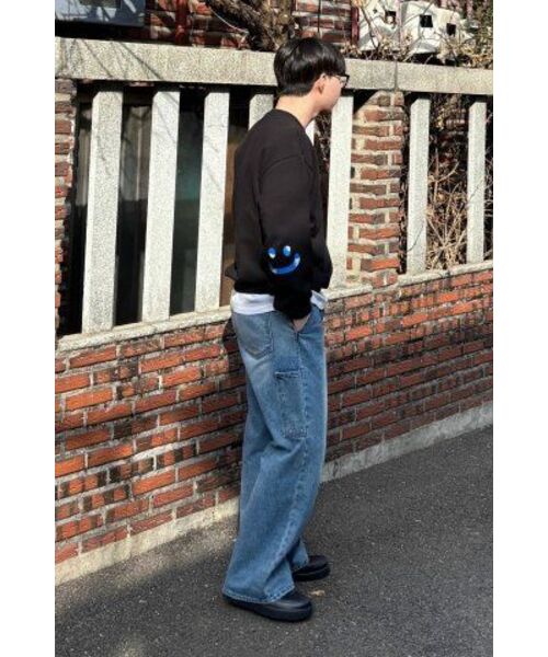 GRAVER（グレーバー）の「[ユニセックス]エルボー SKY クラウド ドローイングスマイル スウェット_ブラック（スウェット・レディース・ブラック・SMALL/MEDIUM/LARGE）」の4枚目の写真
