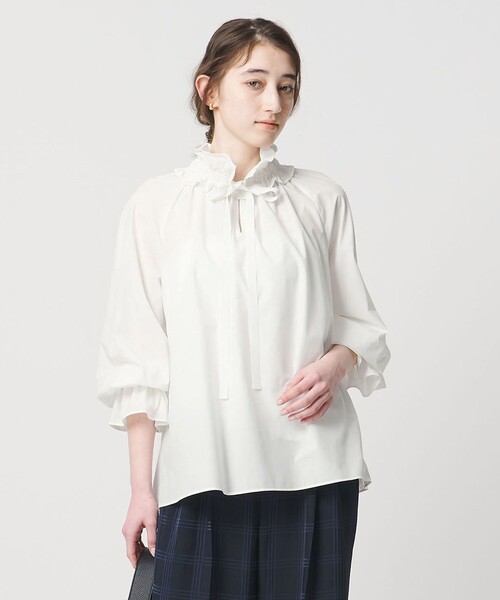 UNITED ARROWS（ユナイテッドアローズ）の「レースフリルカラー 2WAY ブラウス ‐はっ水‐（シャツ/ブラウス・レディース・ライトピンク/ネイビー/ホワイト・FREE）」の2枚目の写真