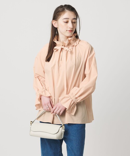 UNITED ARROWS(ユナイテッドアローズ)の「レースフリルカラー 2WAY ブラウス ‐はっ水‐(シャツ/ブラウス・レディース・ライトピンク/ネイビー/ホワイト・FREE)」の4枚目の写真