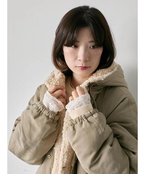 Samansa Mos2 blue（サマンサモスモスブルー）の「リバーシブルボアマウンテンパーカー（ブルゾン・レディース・チャコールグレー/ベージュ/ライトベージュ・F）」の9枚目の写真